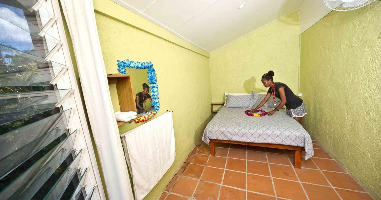 Retreat Seaside Hostel Port Vila Bagian luar foto