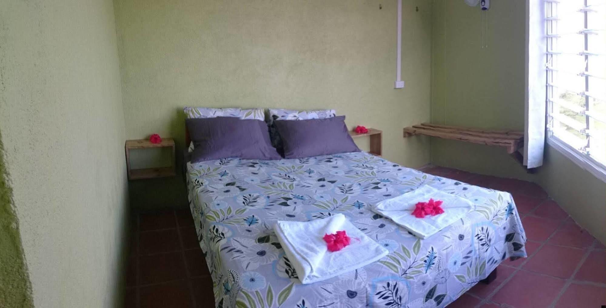 Retreat Seaside Hostel Port Vila Bagian luar foto